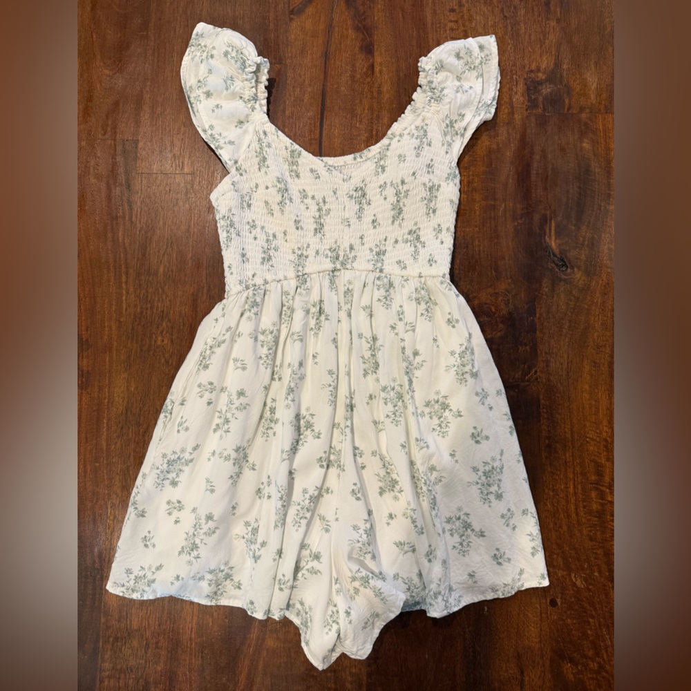 Hollister White and Pale Green Casual Romper